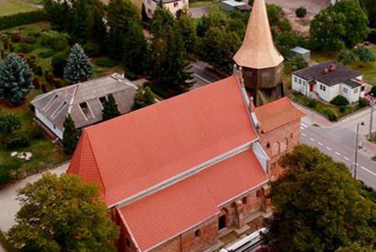 KOŚCIÓŁ W CEDRACH WIELKICH