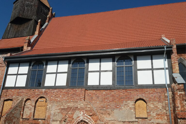 KOŚCIÓŁ W CEDRACH WIELKICH